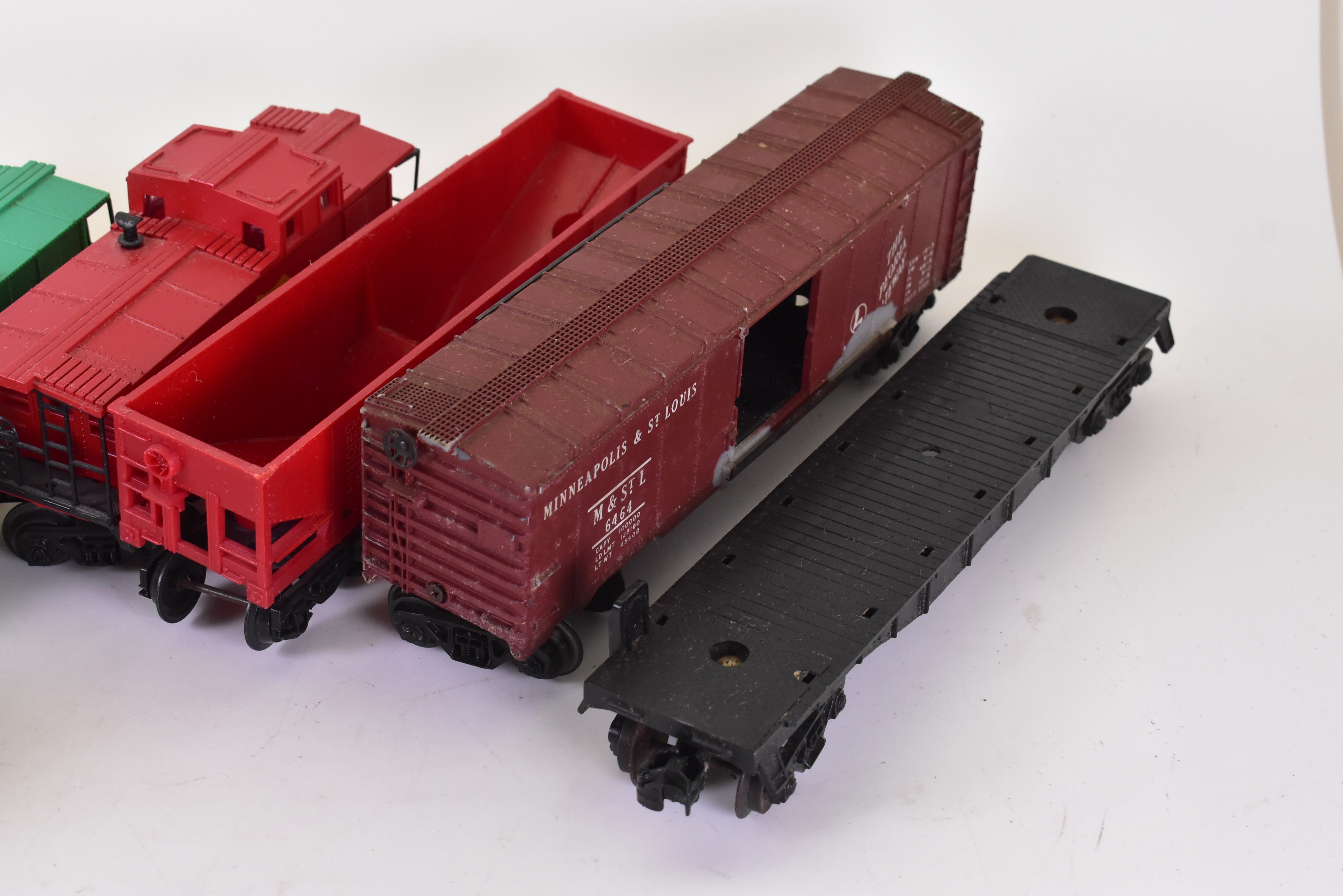 Unbelievable Mega Lot of 9-Car O Gauge Rolling Stock by Lionel