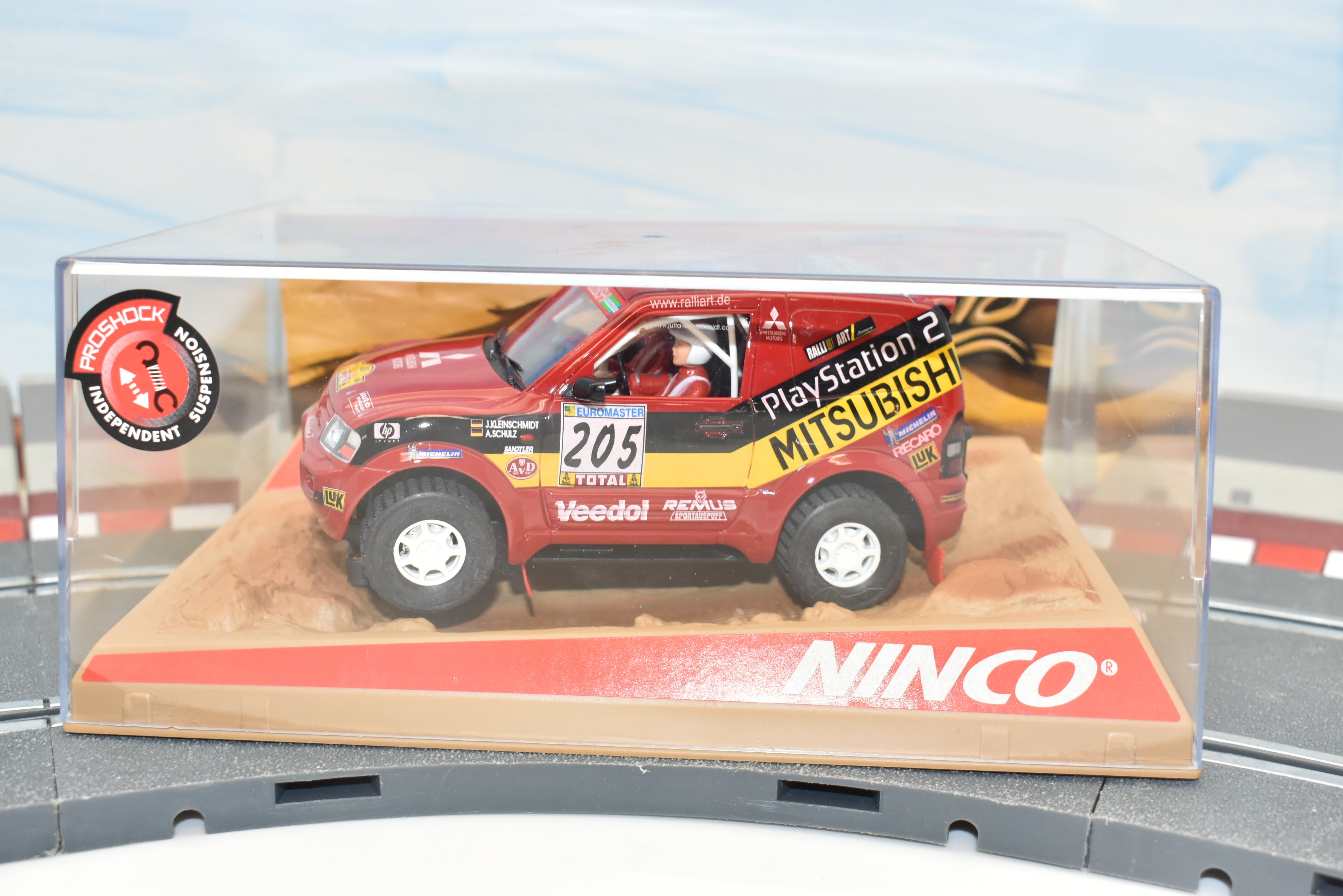 Ninco 1/32 Slot Mitsubishi Pajero 'Jutta' - An Exciting Racing Car!