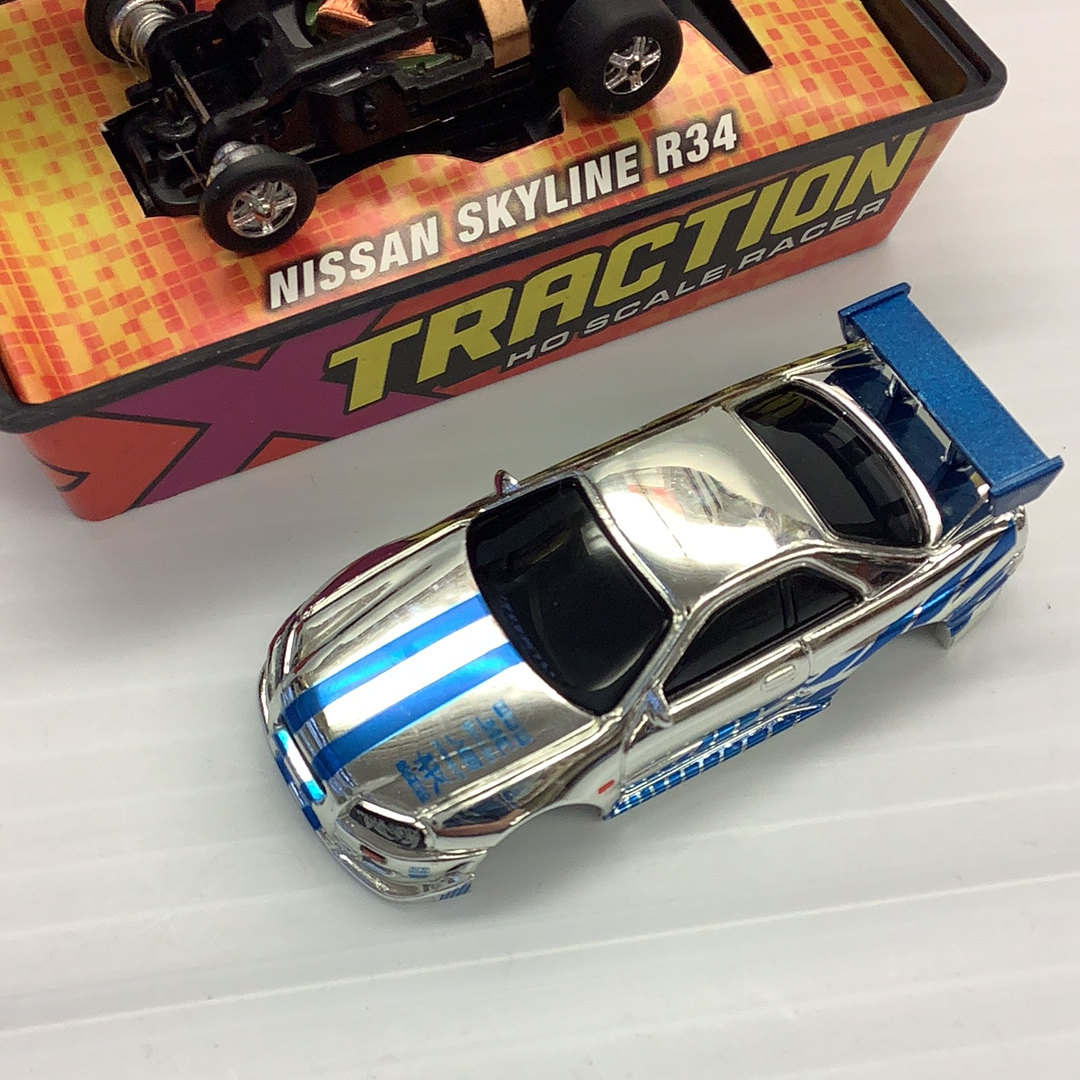 F&F X Traction Slot Cars: Fast and Furious Nissan Skyline - An Exciting Racing Experience! | 39503 | Johnny Lightning