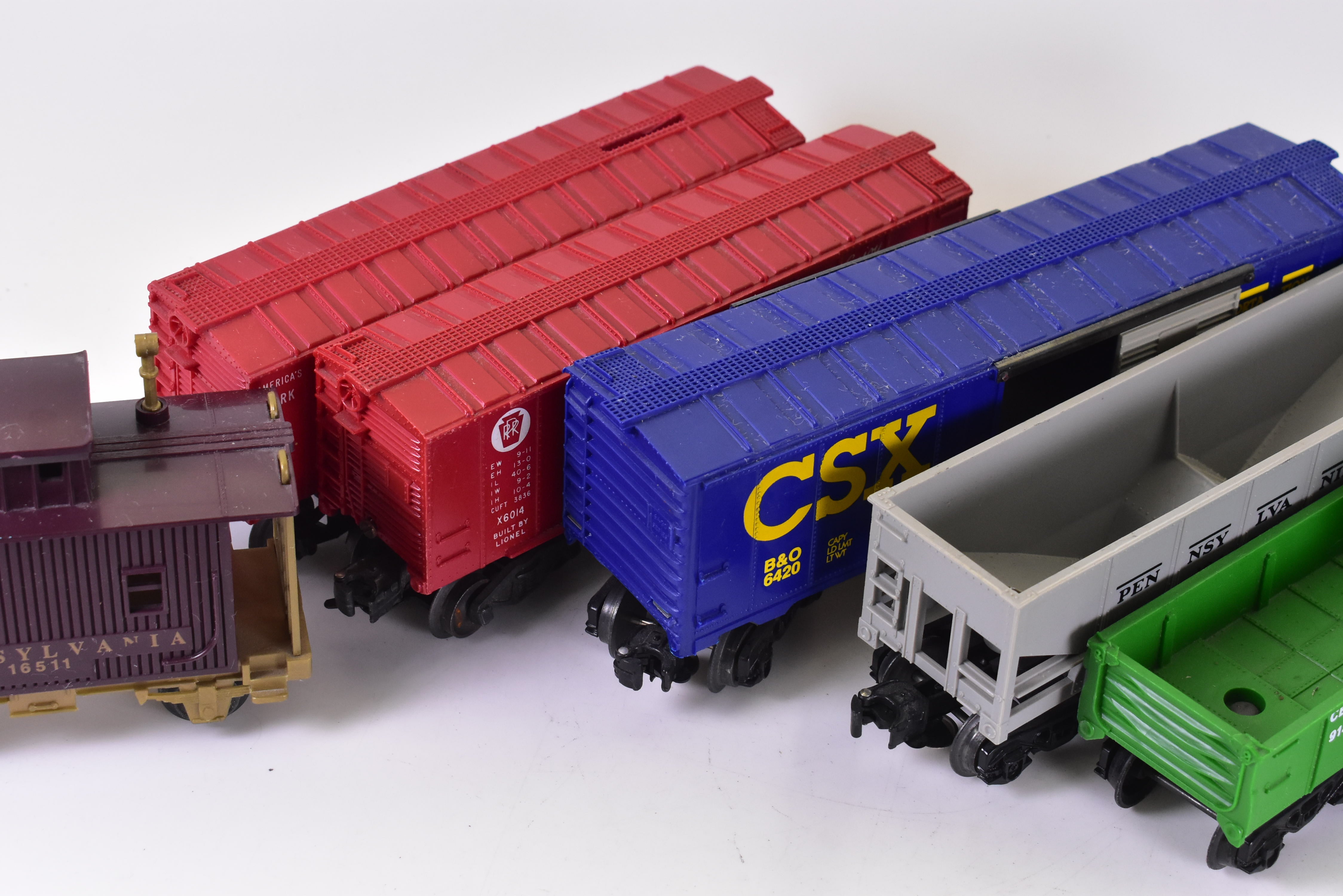 Lionel's Mega O Gauge Rolling Stock Lot: 9 Cars Galore!