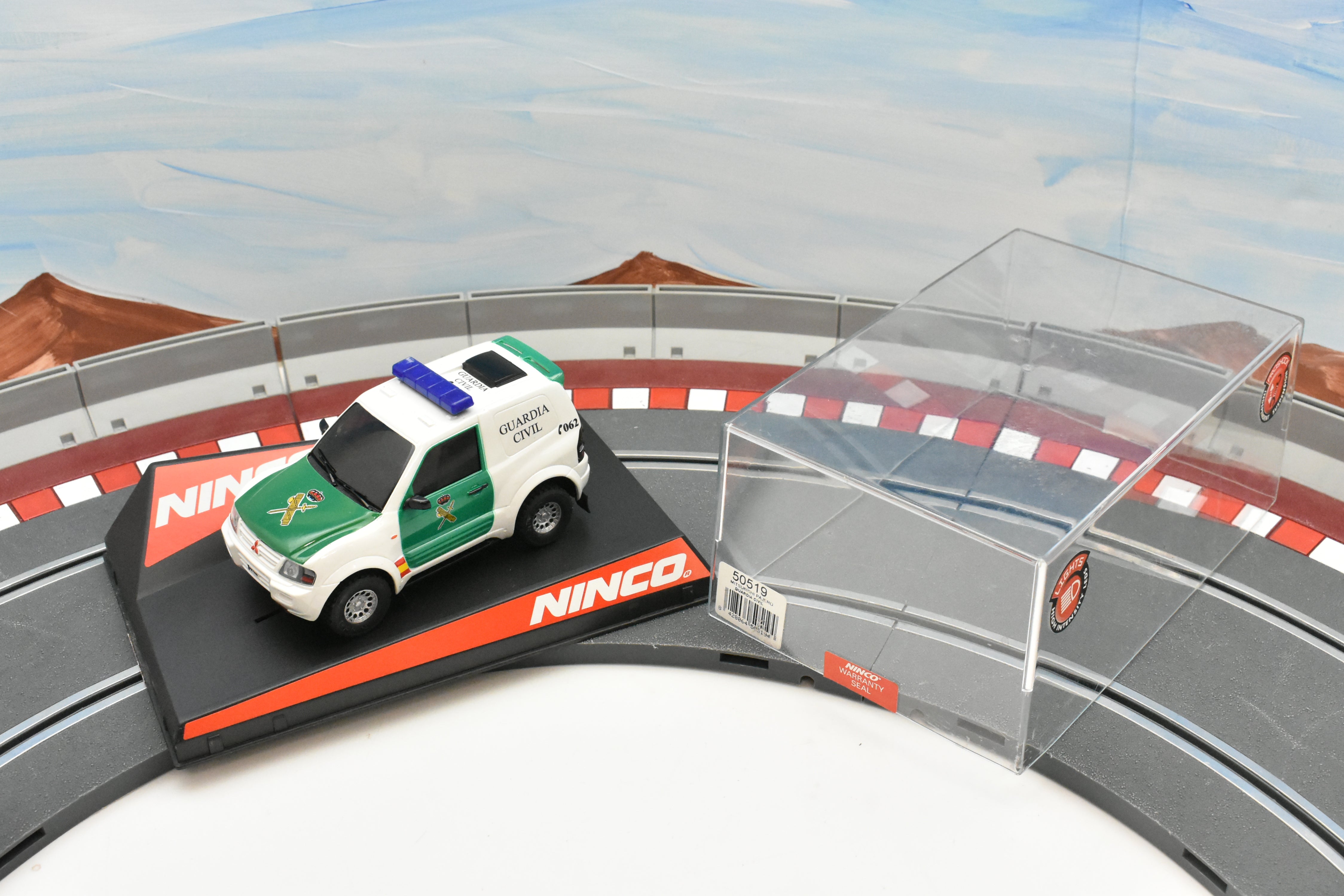 50519 NINCO 1/32 Slot Car: Mitsubishi Pajero Guardia Civil - An Exciting Racing Delight!