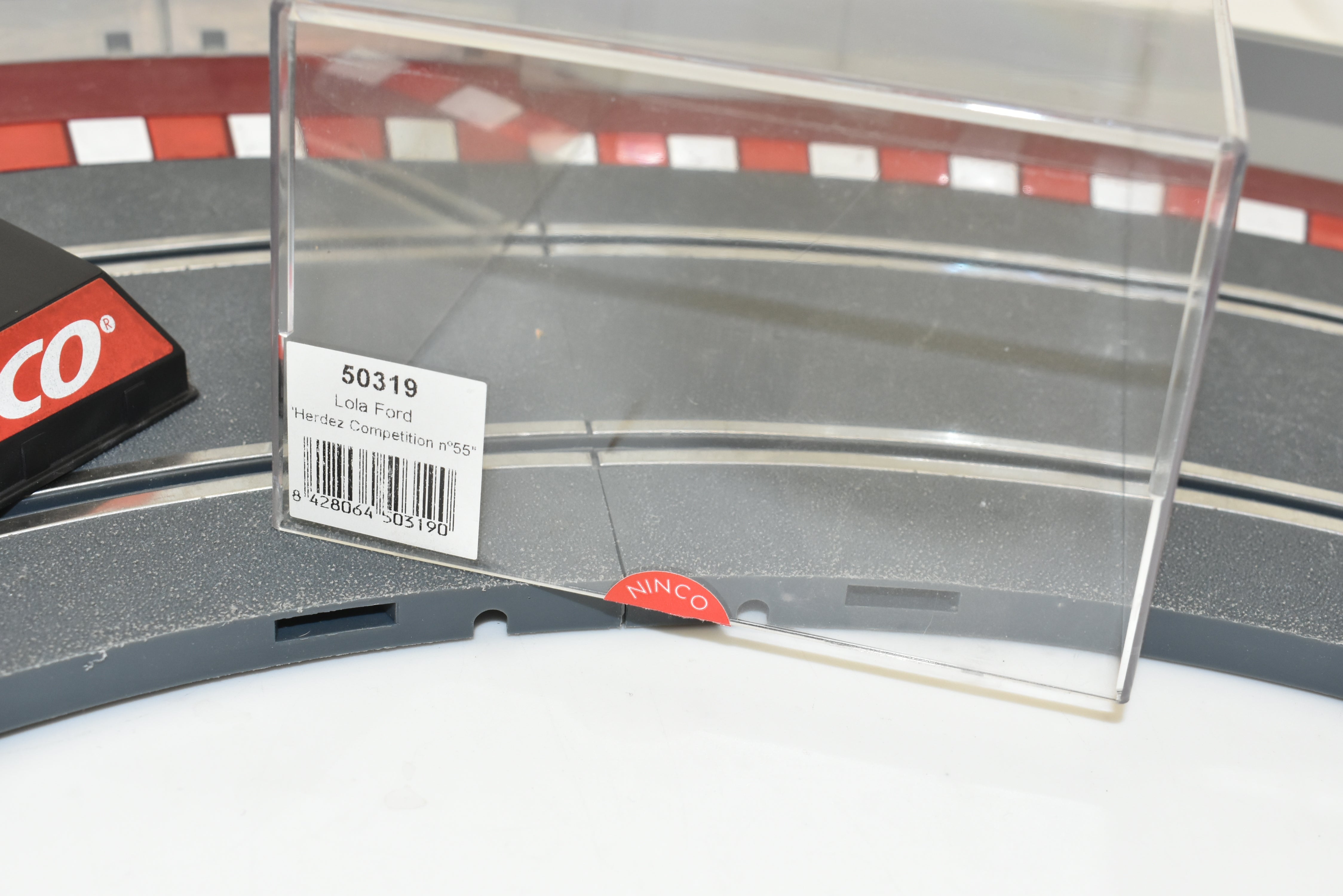 1/32 Slot Car: Porsche GT3, Lola, Ford 'Herdez Competition #55 - An Exciting Racing Delight!