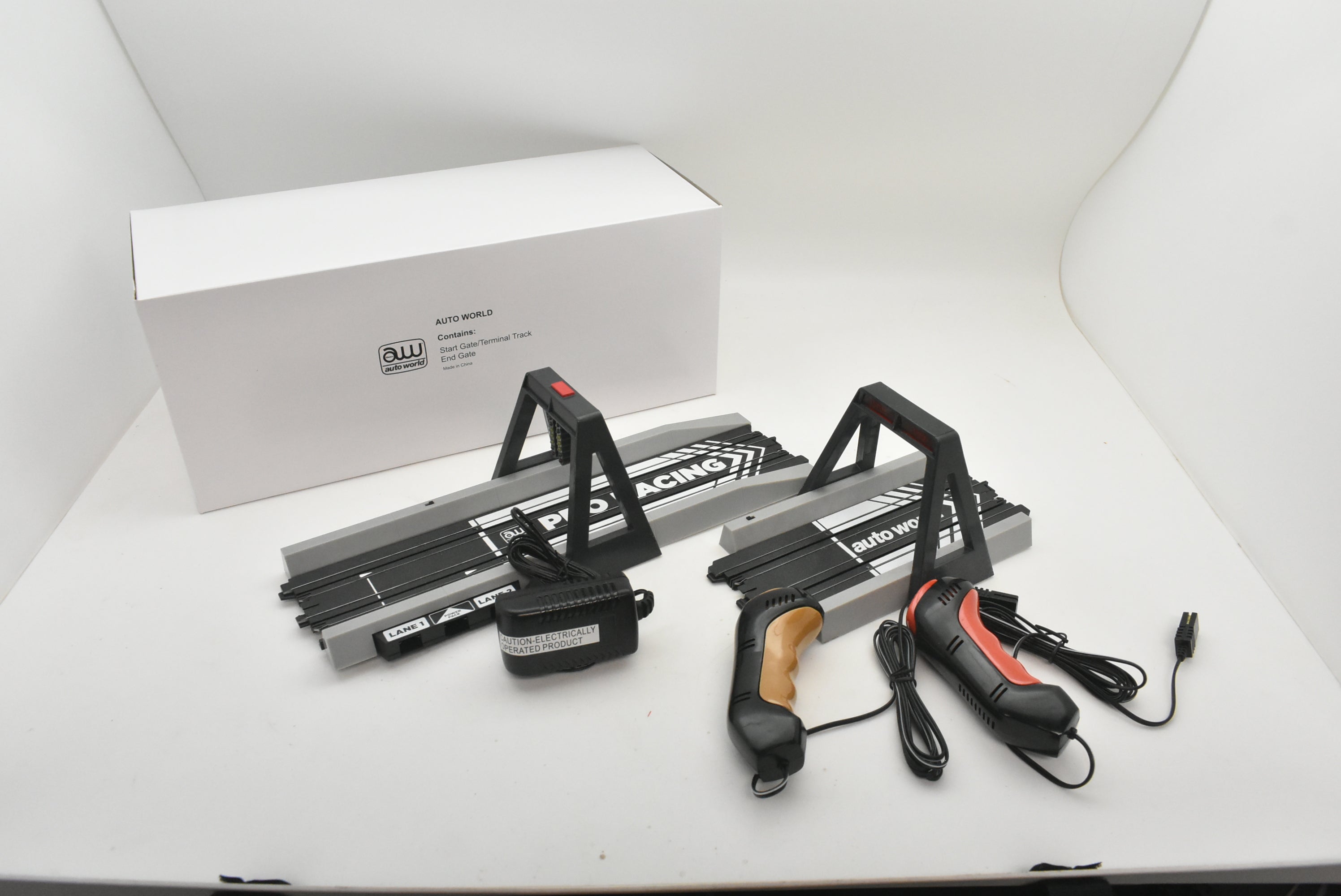Auto World RS289 Dragstrip Electronic Staging Tree and Finish Line - ProTinkerToys Exclusive!