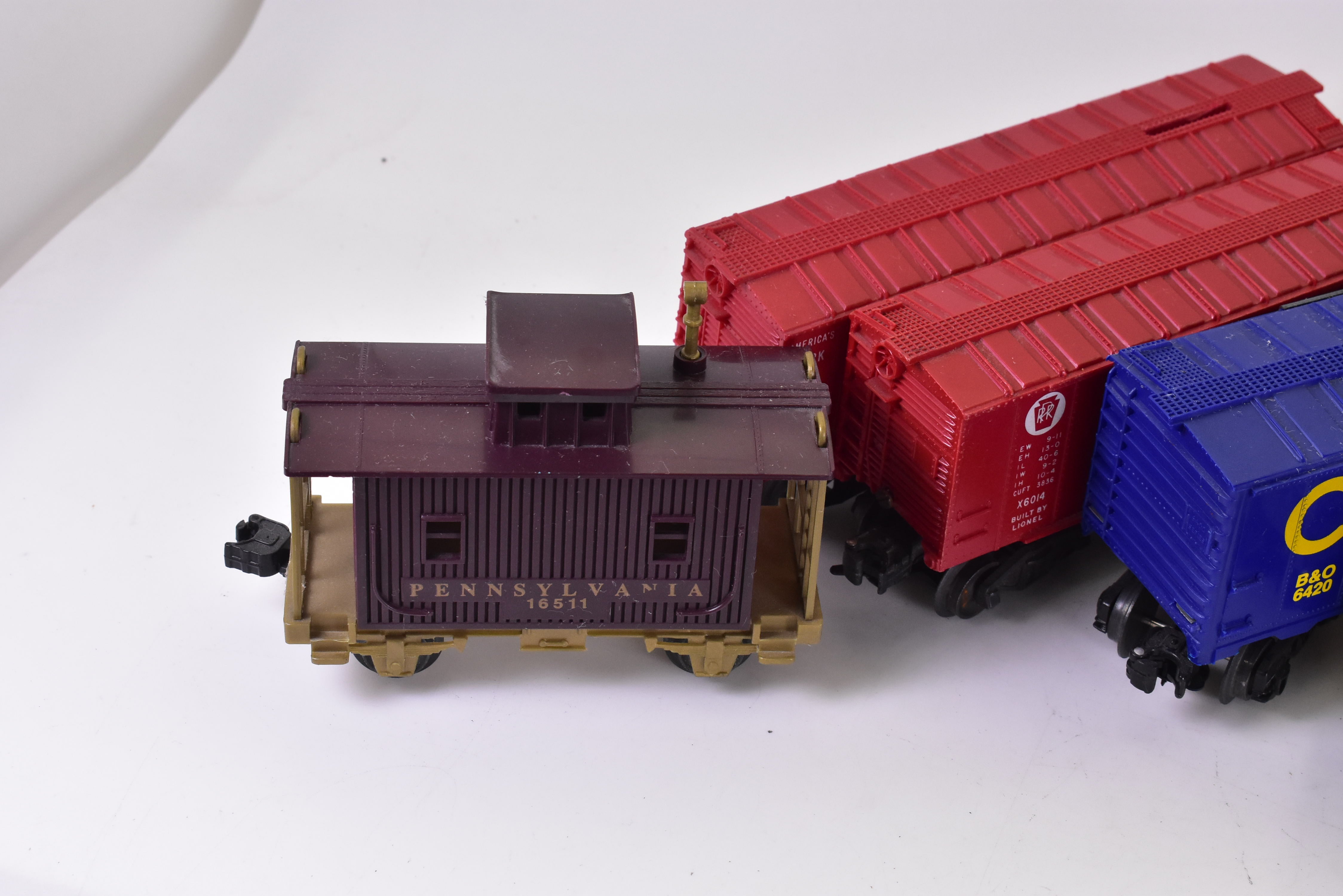 Lionel's Mega O Gauge Rolling Stock Lot: 9 Cars Galore!