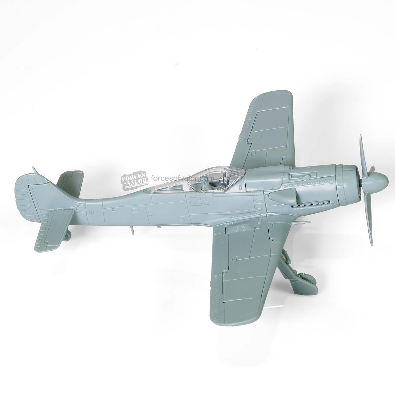 Get Your Hands on the Stunning German FW 190 D-9 1:72 Model Kit by Waltersons - 873012A!