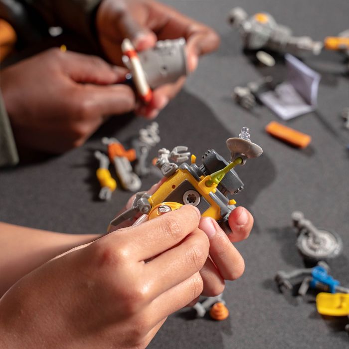 HexBug JunkBots Trash Bin Assortment - Collectible Fun!
