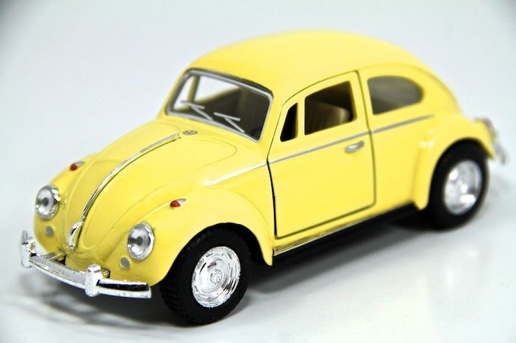 1967 Volkswagen Classic Beetle 5057D by Kinsmart - A Timeless Toy!