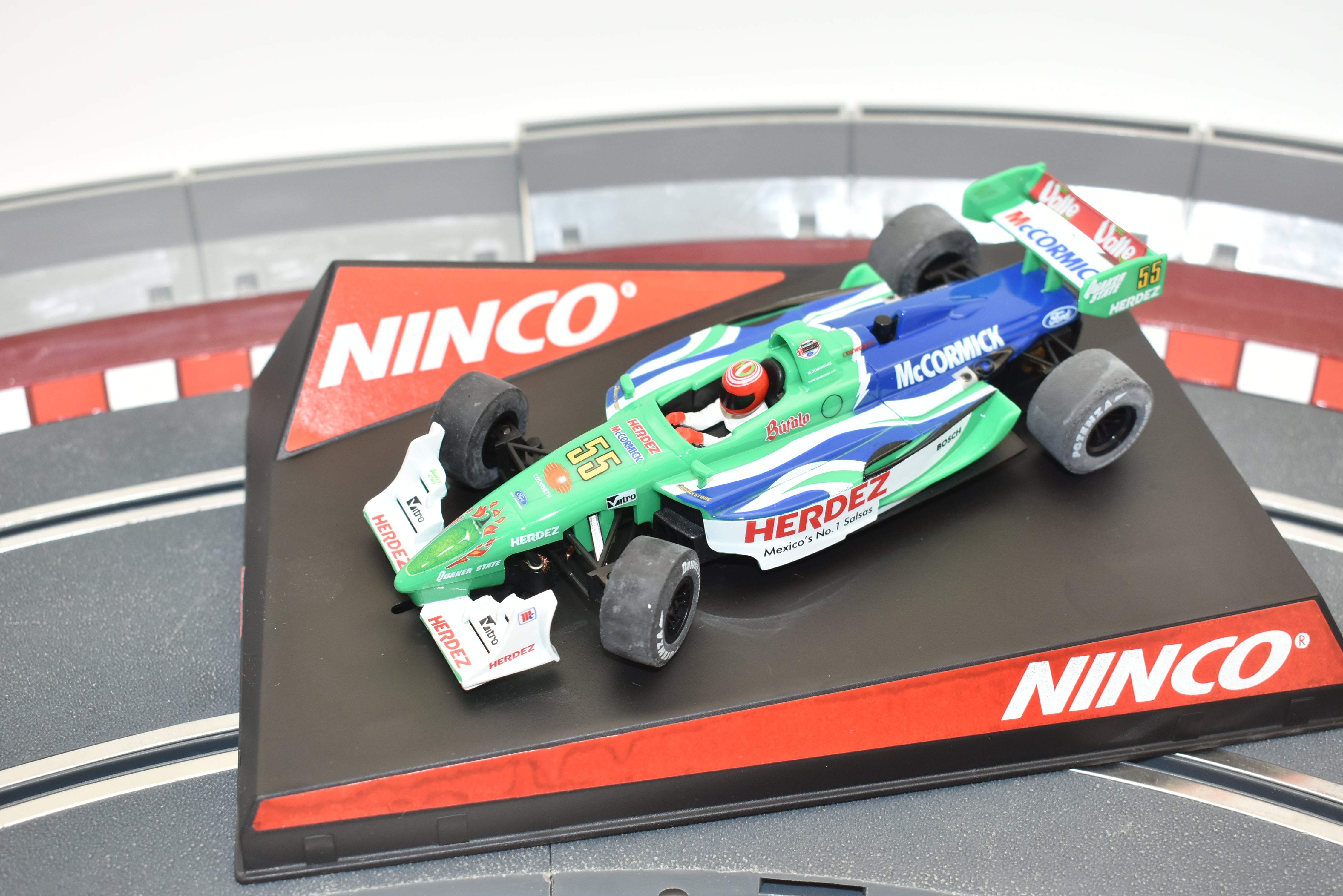 1/32 Slot Car: Porsche GT3, Lola, Ford 'Herdez Competition #55 - An Exciting Racing Delight!