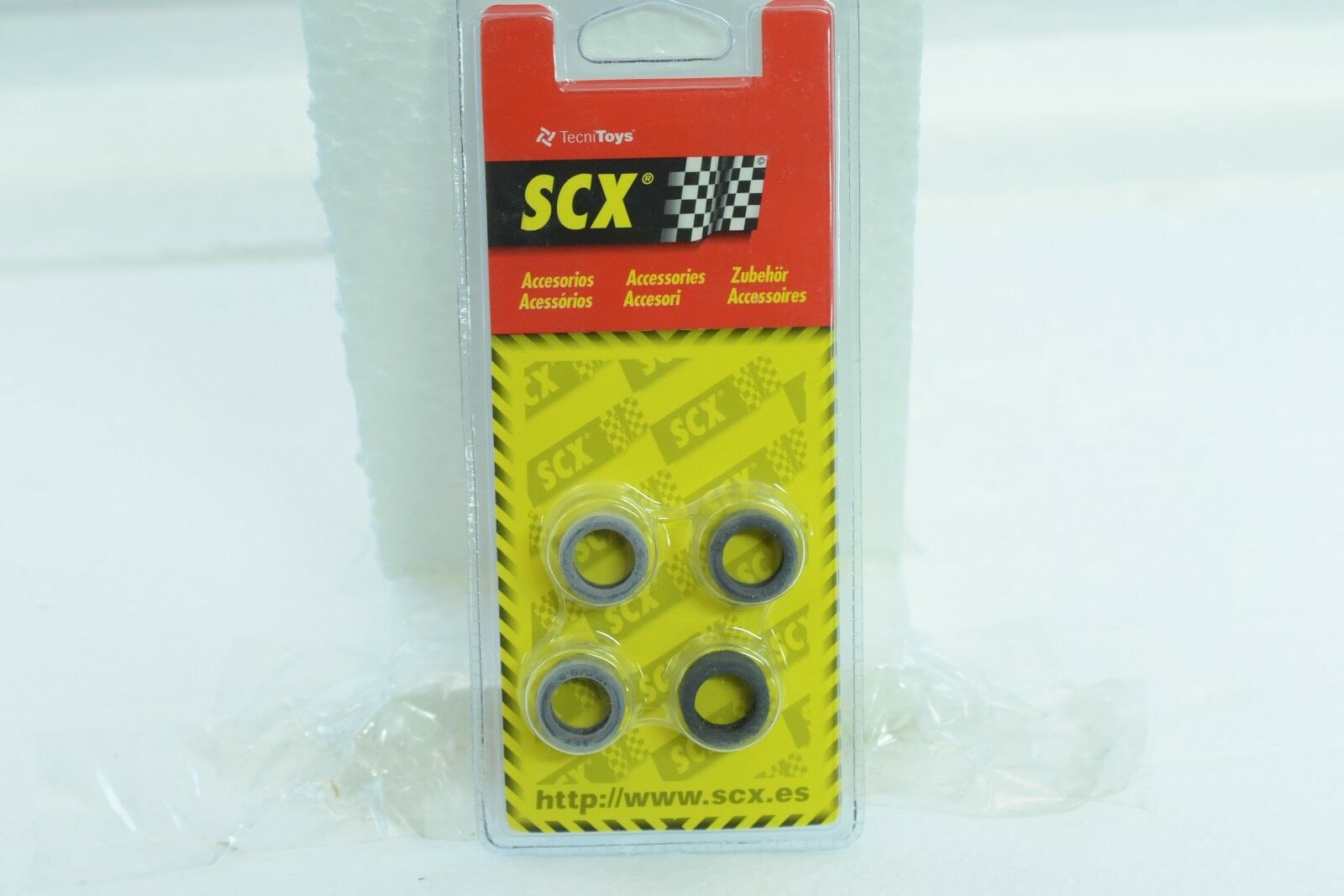 SCX 88370 - 4 Pack of Type 7 Slick Tires (18.3X 9.8MM) for 1/32 Scale