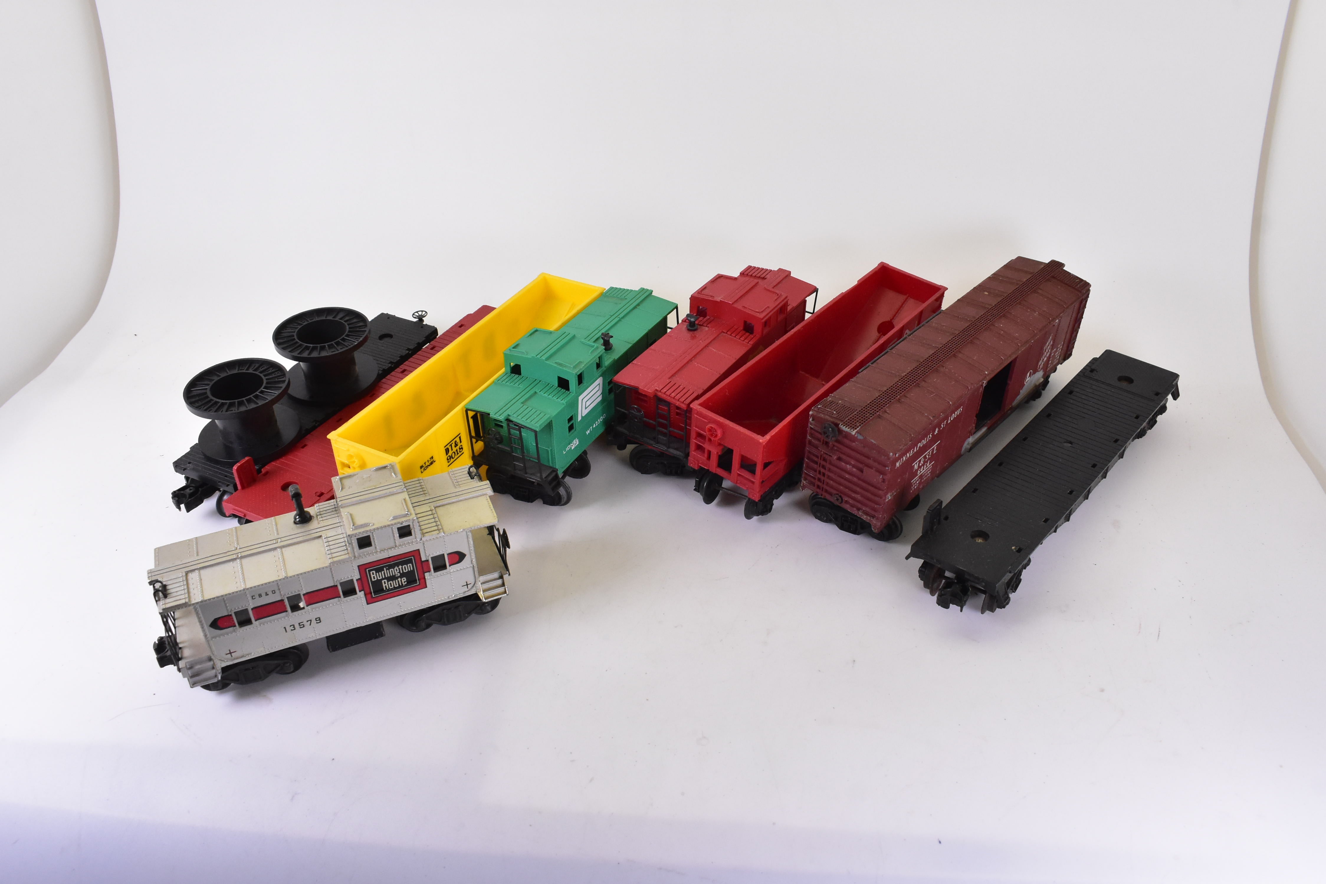 Unbelievable Mega Lot of 9-Car O Gauge Rolling Stock by Lionel