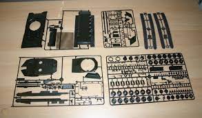 Exciting Leopard 2 A5 German Main Battle Tank 1:35 Scale Model by Italeri - Grab Yours Now!
