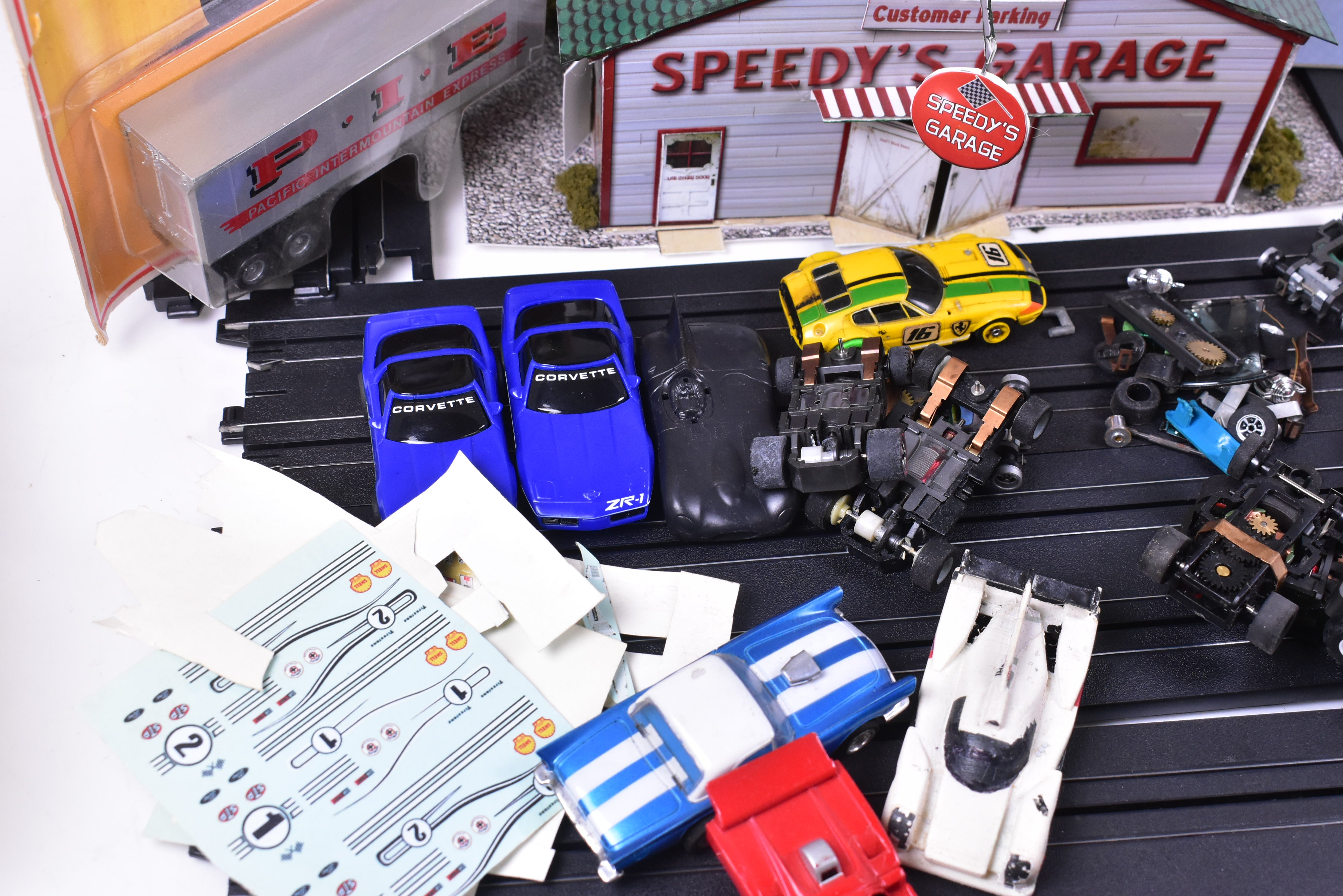 Bill's HO Cars and Parts Junk Yard - Lot A by Tyco / Aurora