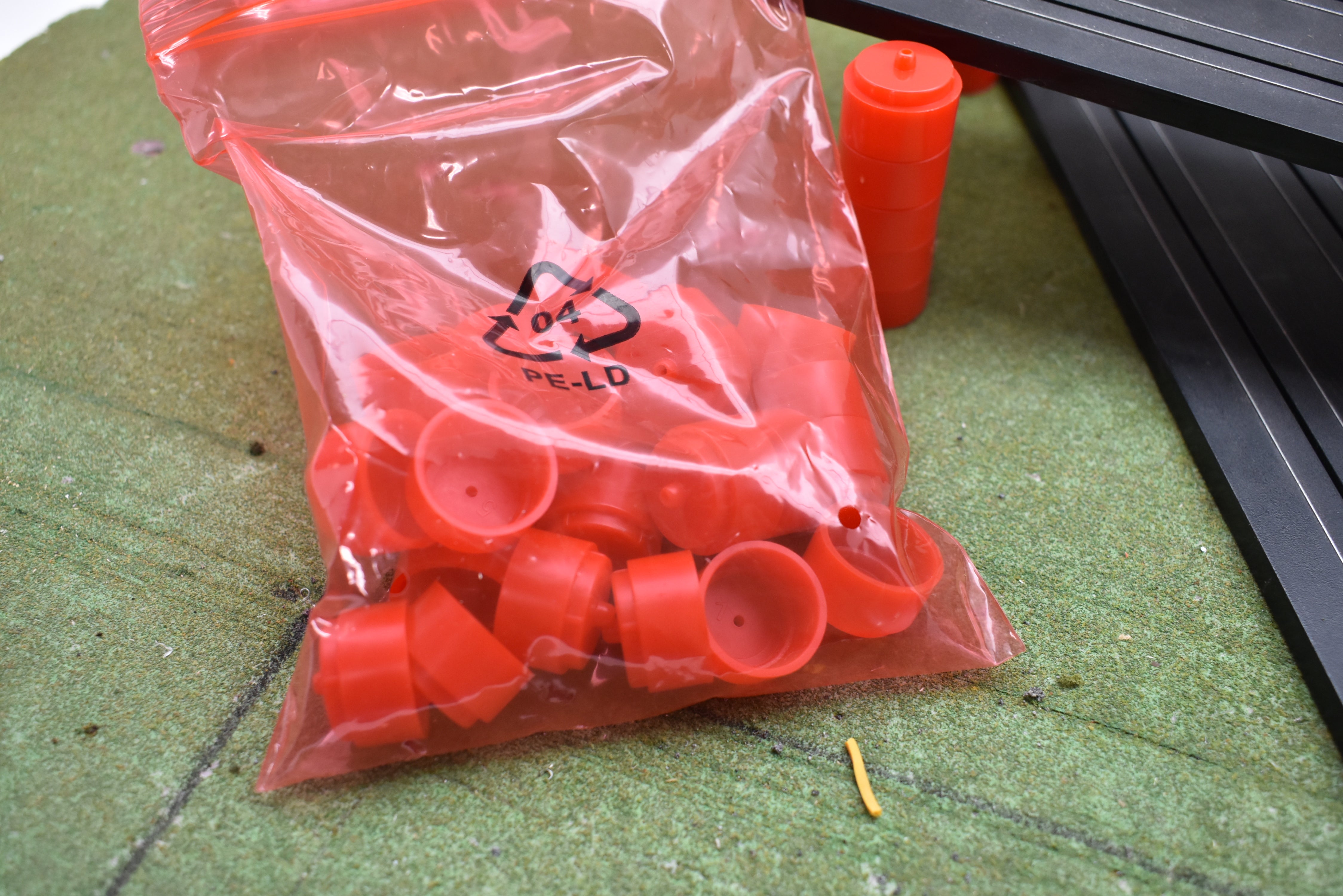 Auto World TRX101 Bulk Support and Flags - Upgrade Your Racing Layout!