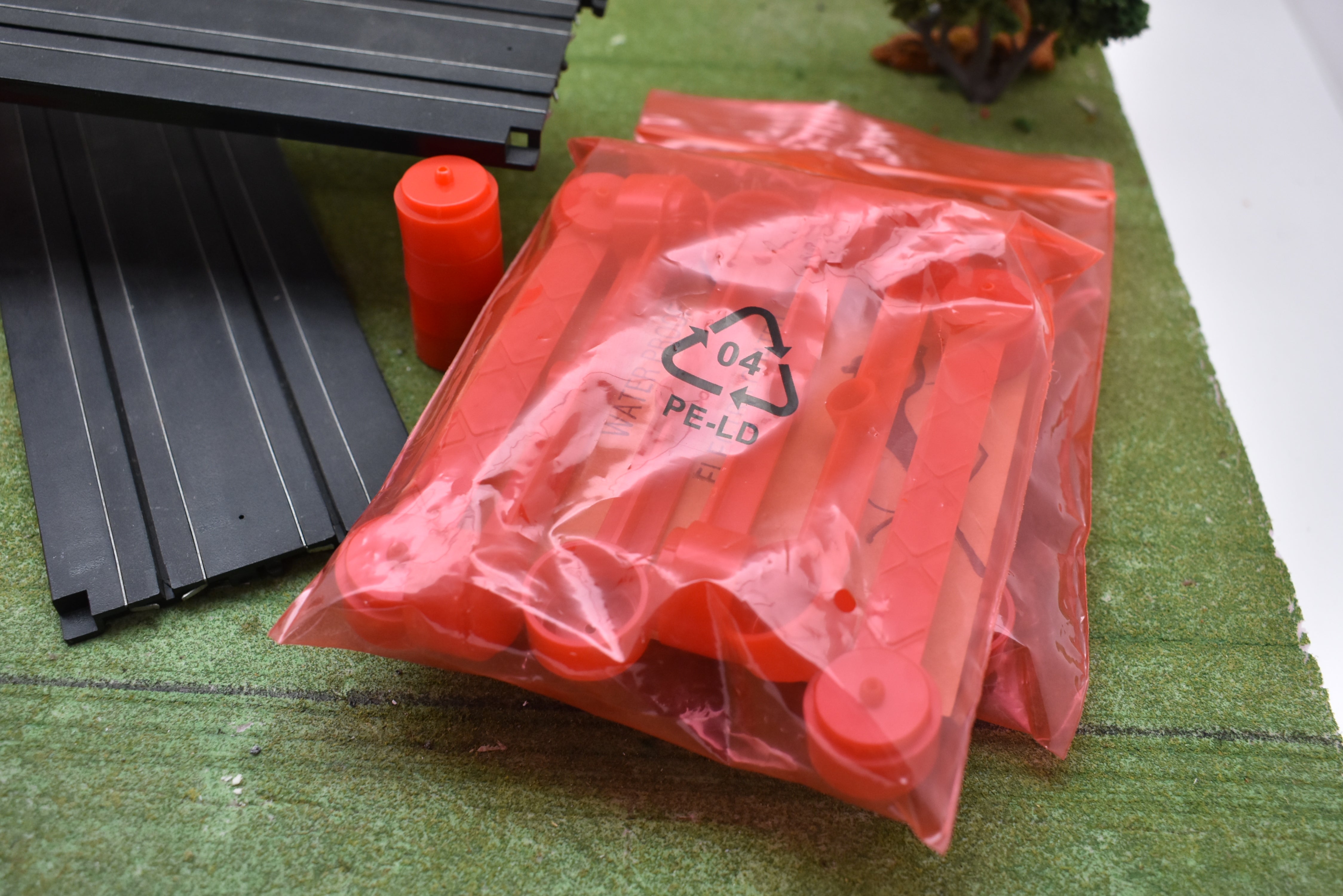 Auto World TRX101 Bulk Support and Flags - Upgrade Your Racing Layout!