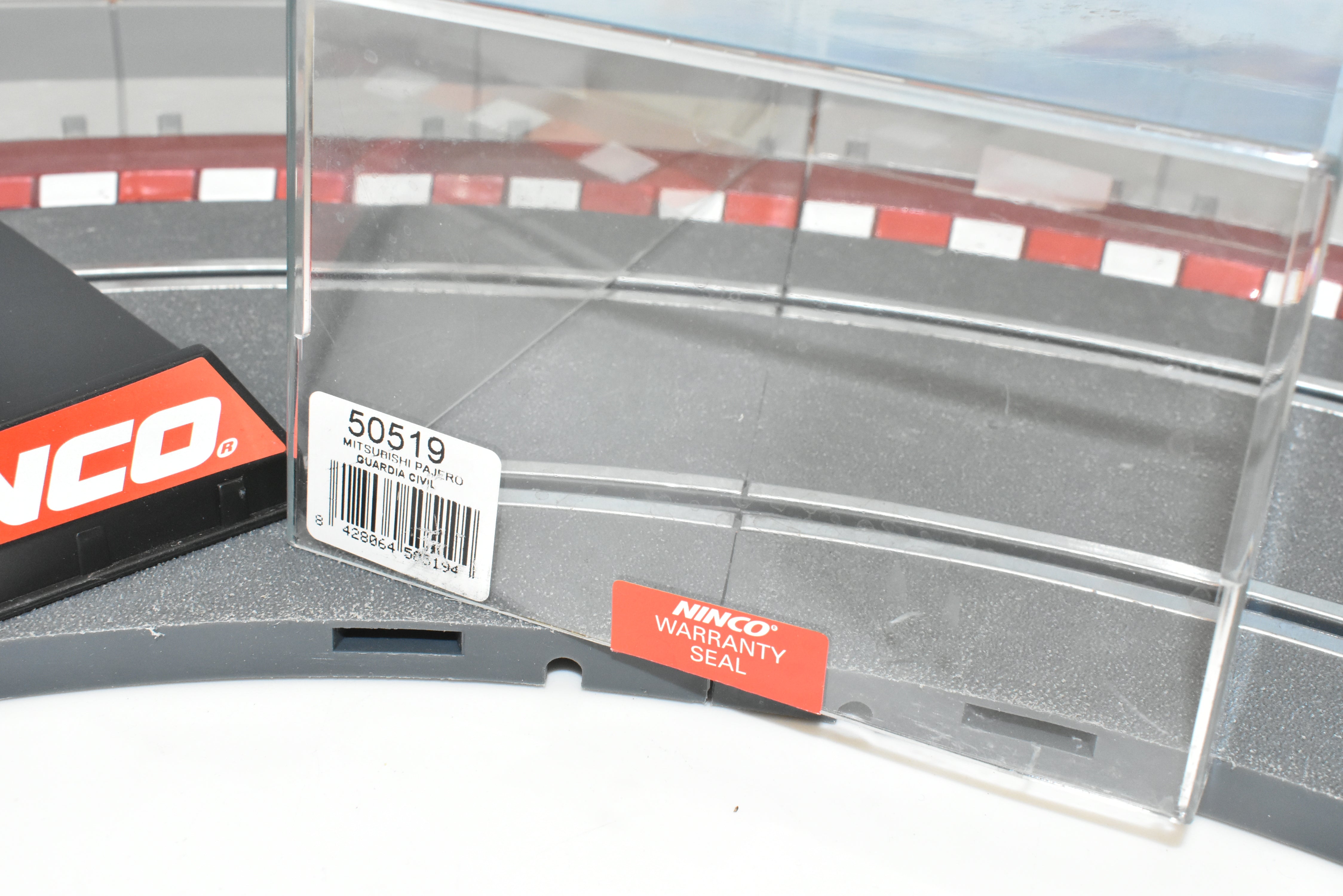 50519 NINCO 1/32 Slot Car: Mitsubishi Pajero Guardia Civil - An Exciting Racing Delight!