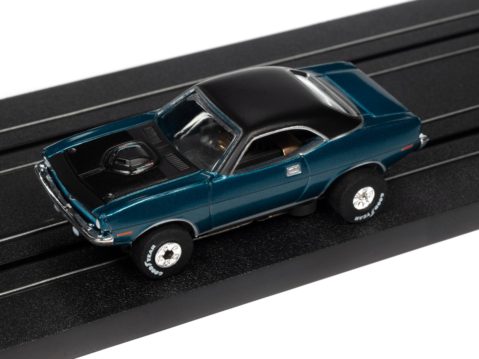 Auto World's Thunderjet Release 1 Slot Car Set - OK Used Cars SC377: A Racing Sensation!