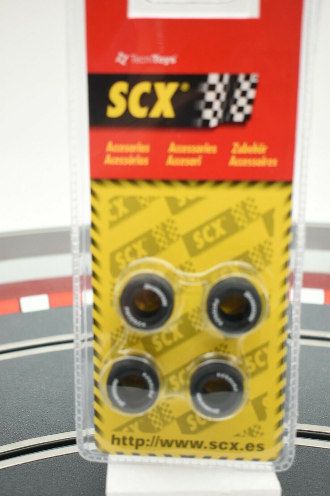 SCX 88130 1/32 Type 6 F-1 Tires (O19.5X 11.7MM) - A Must-Have for Racing Enthusiasts
