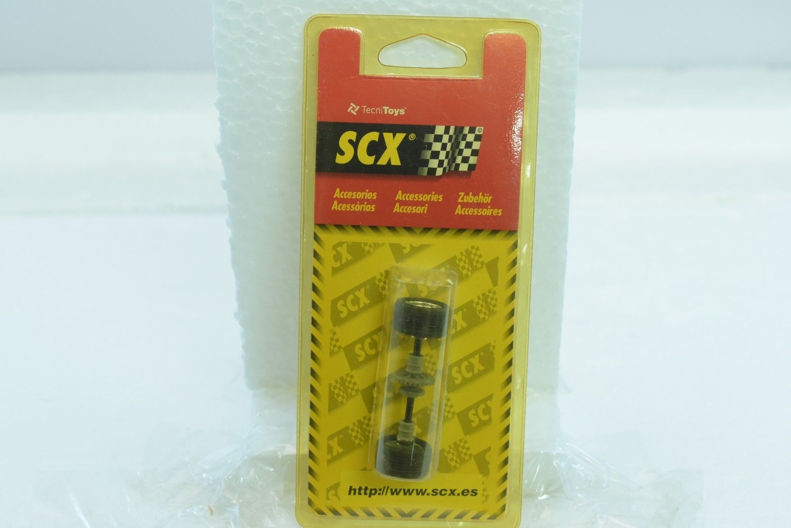 SCX/Scalextric Rimmed Rear Axle for Toyota Celica - 1 Pack | 87770