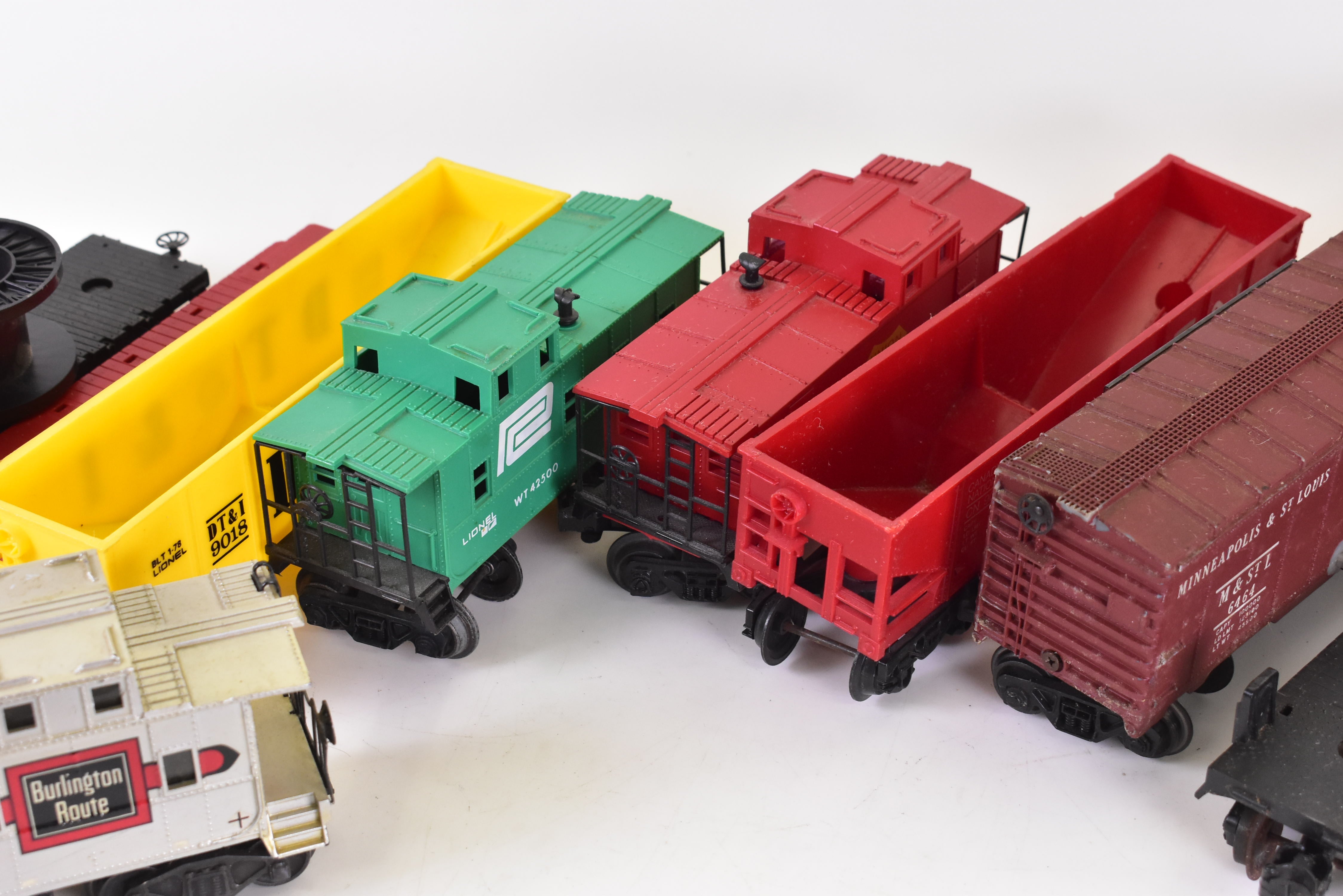 Unbelievable Mega Lot of 9-Car O Gauge Rolling Stock by Lionel