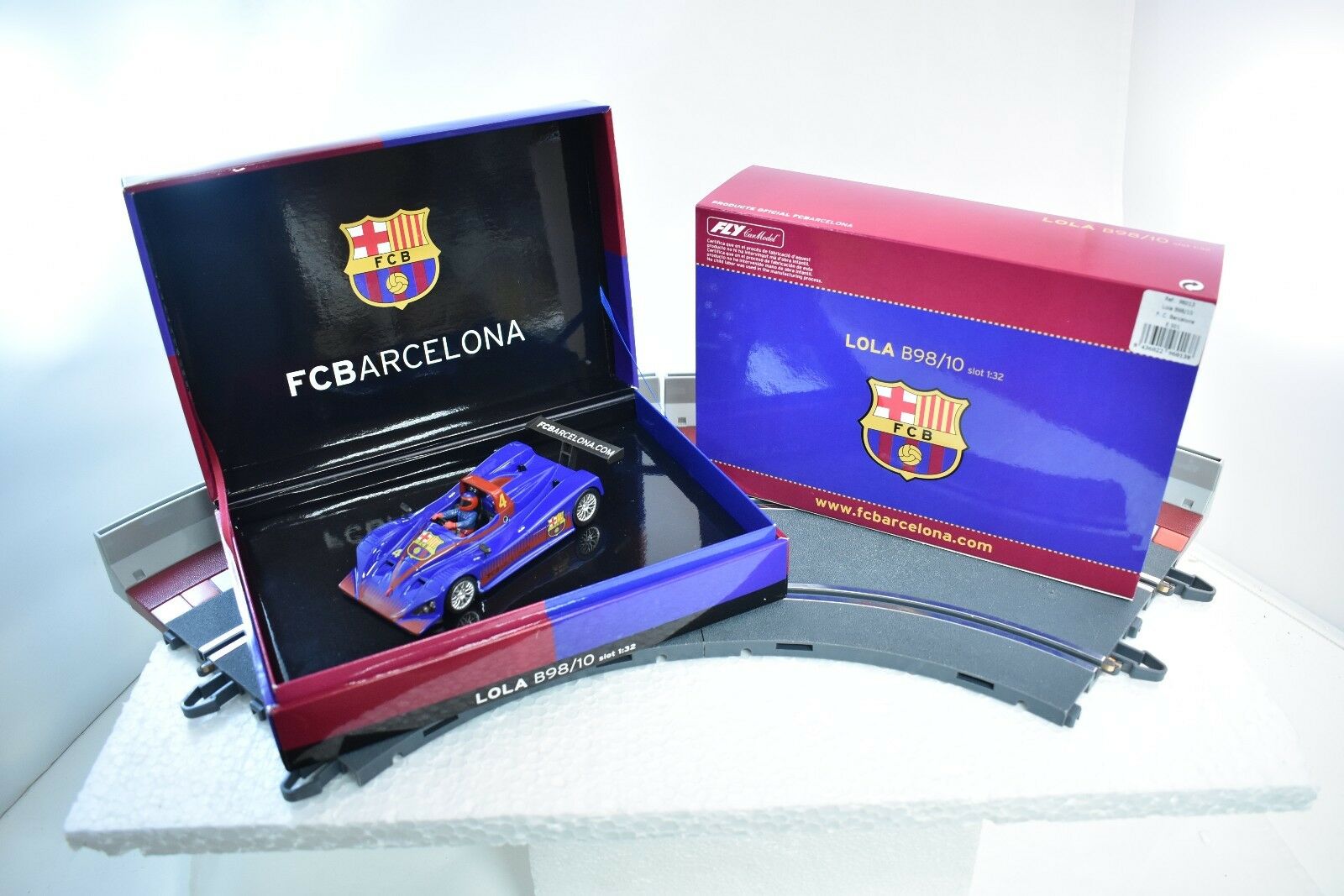 Lola B98/10 F.C. Barcelona Fly Car - 96013: A Racing Sensation!
