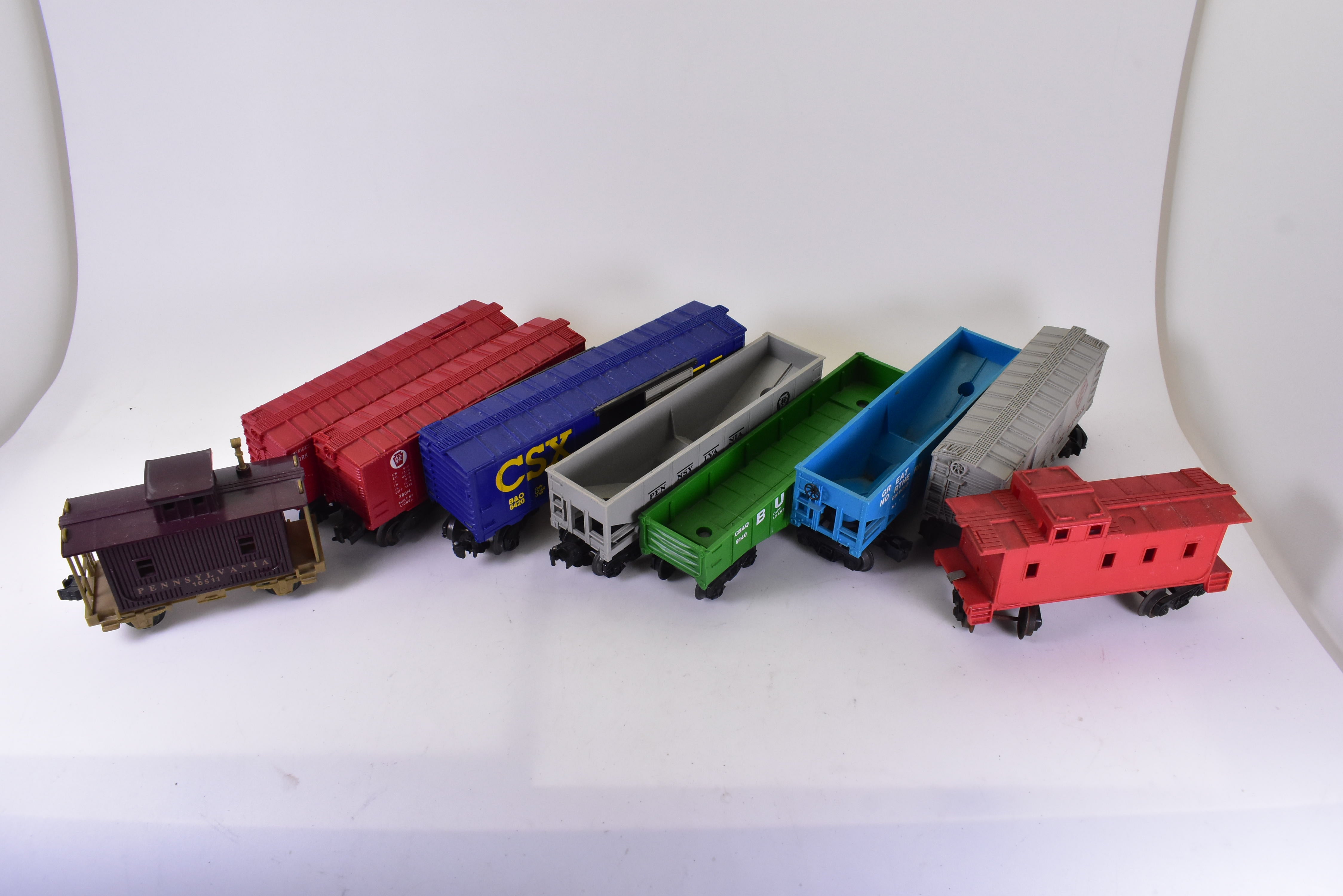 Lionel's Mega O Gauge Rolling Stock Lot: 9 Cars Galore!