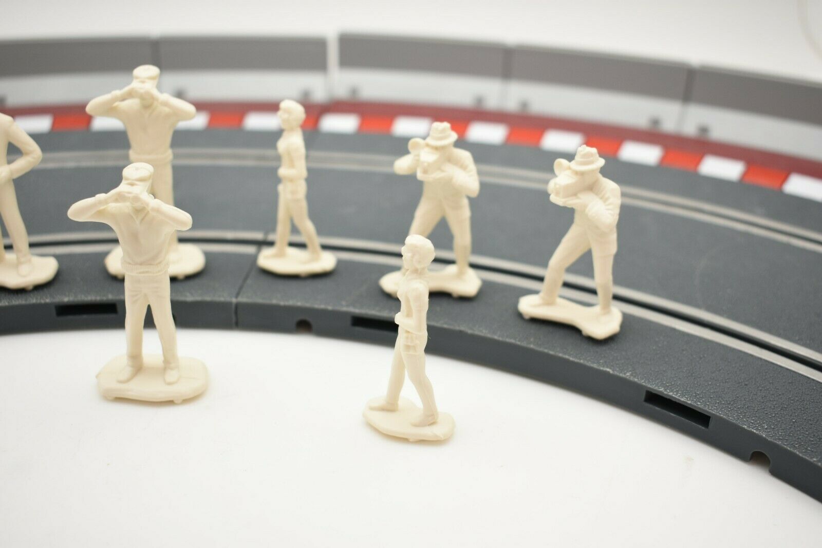 HORNBY's Exciting 1/32 Scale Unpainted Motor Racing Spectators - Set of 12 Figures!