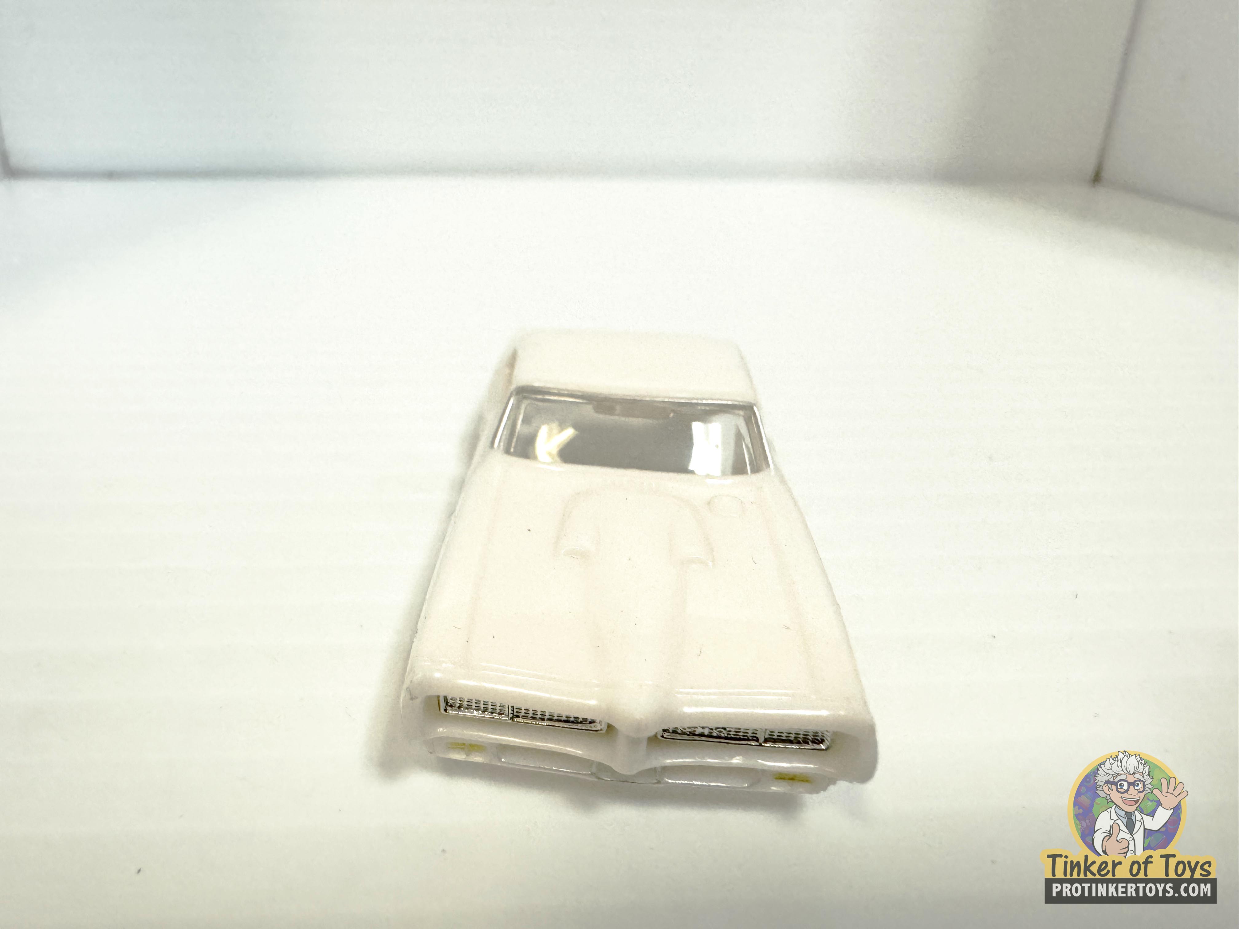 1969 GTO Hardtop White - A Vintage Beauty by Model Motoring (MM10080)