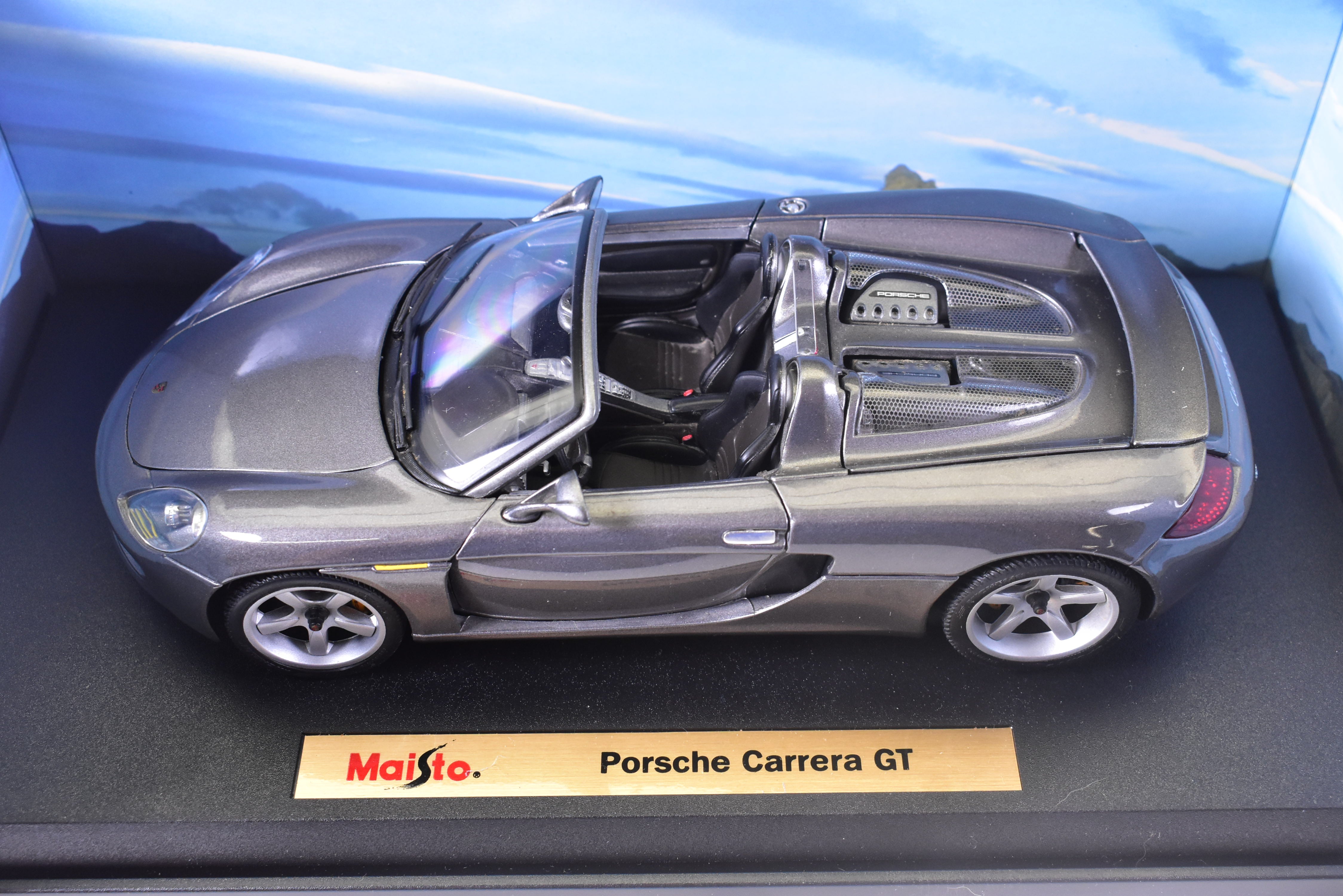 Second Chance! Maisto 1:18 Scale Porsche Carrera GT Special Edition | 46629