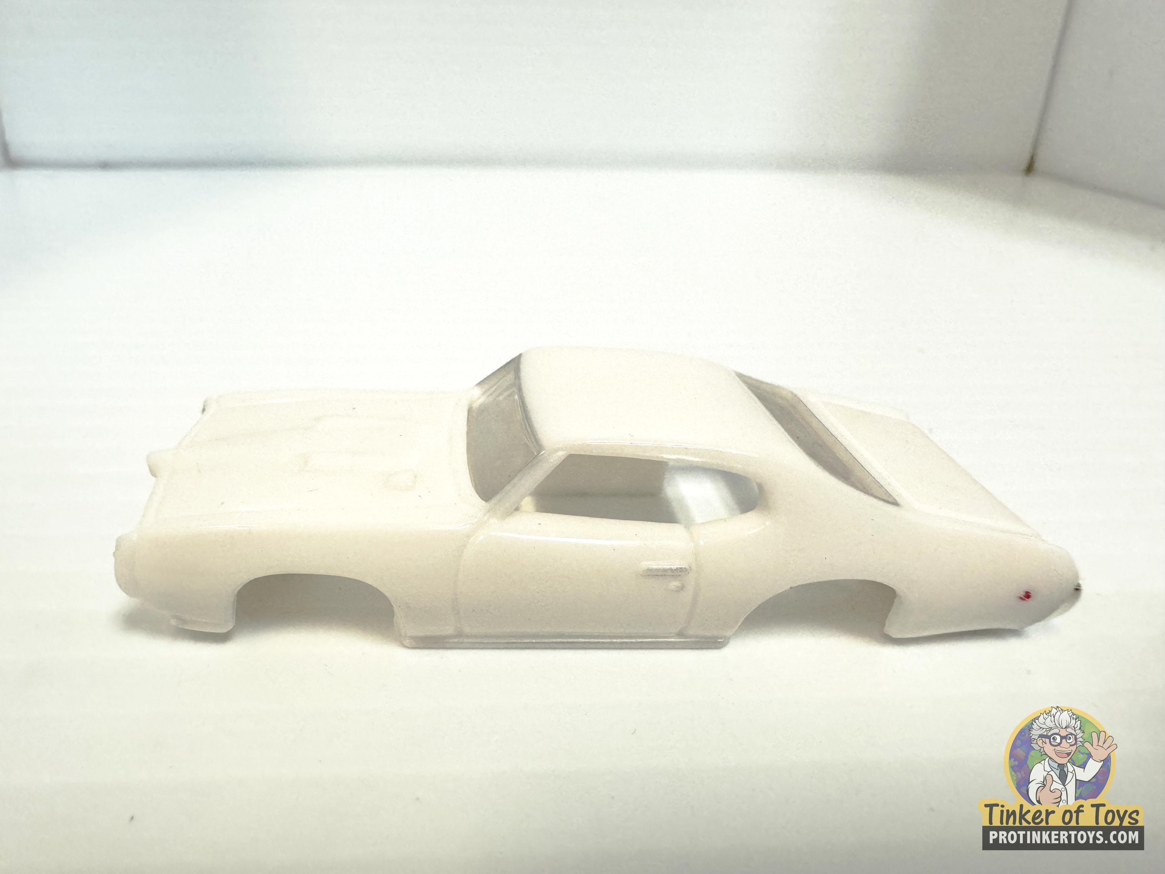 1969 GTO Hardtop White - A Vintage Beauty by Model Motoring (MM10080)